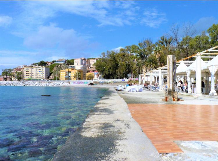 Apartamento En La Playa En Paseo Maritimo Málaga Esterno foto